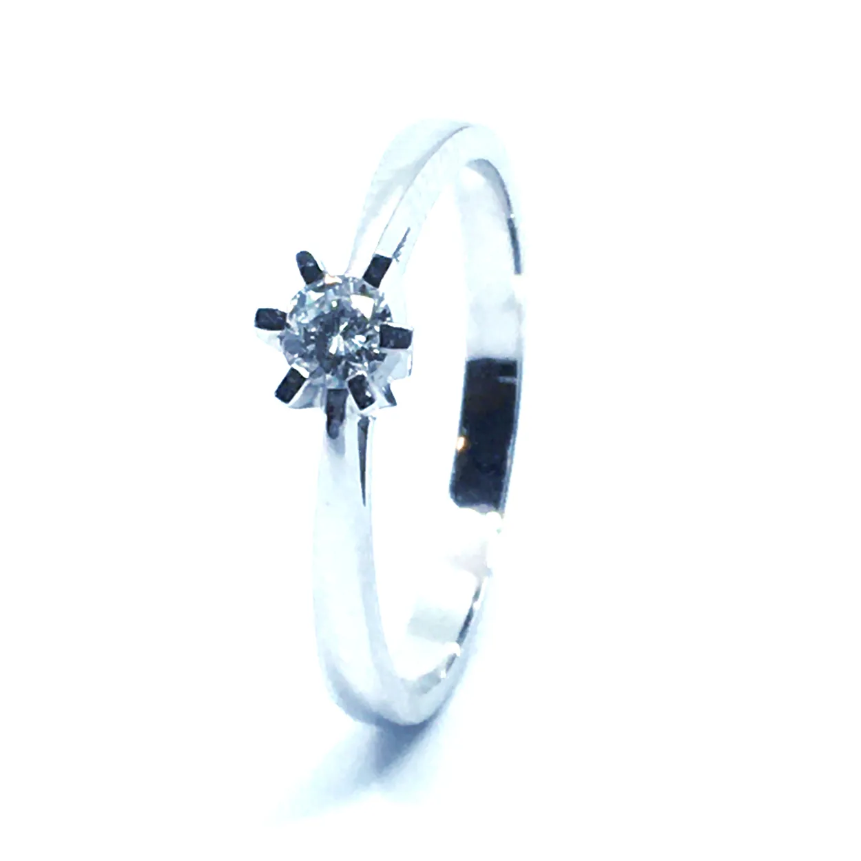 14 KT. HVIDGULD CARLA RING MED BRILLANT 0,15 CT. W/SI