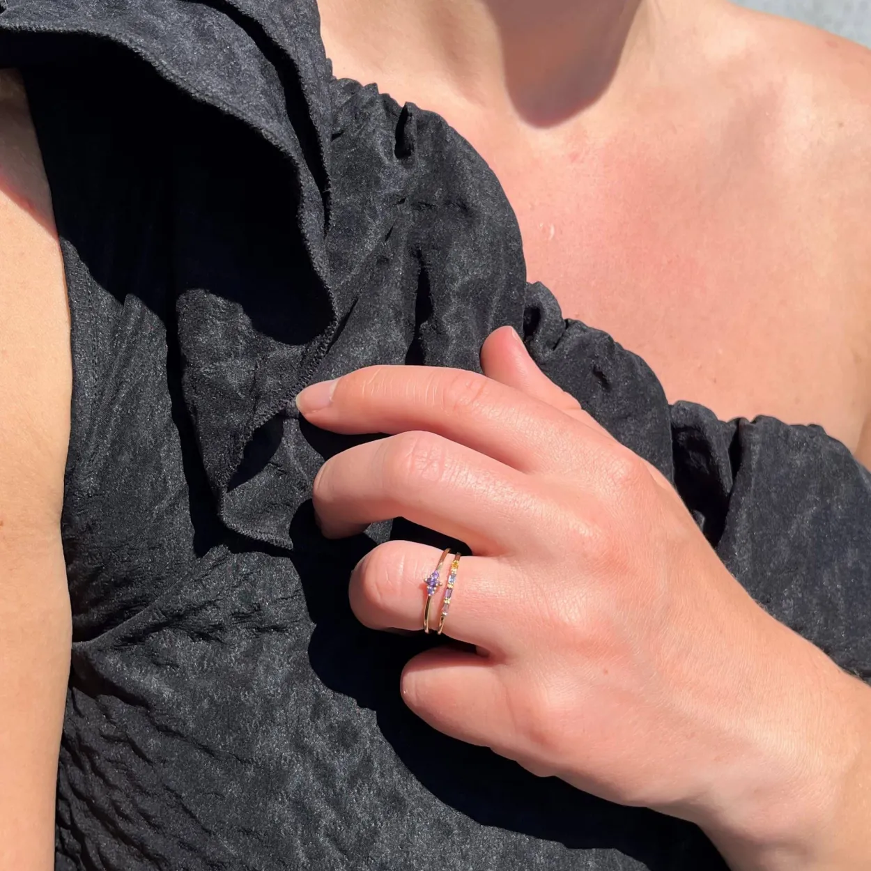 SCROUPLES RING 8 KARAT GULD MED LILLA ZIRKONIA - 713473