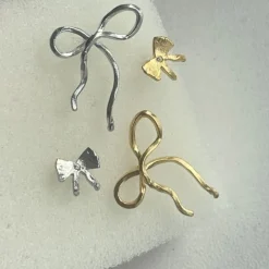 STINE A PETIT BOW ØRERING I SØLV MED ZIRKON- 1344-00-S