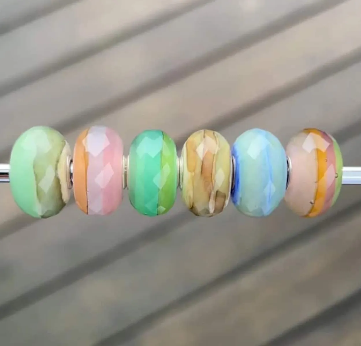 TROLLBEADS ROSA VANDSTEN GLASKUGLE - TGLBE-30156